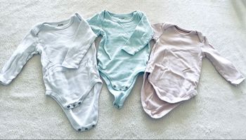 lot de 3 body manches longues « 2 Kiabi 1 C&A » taille 9 mois
