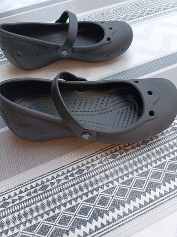Crocs 35