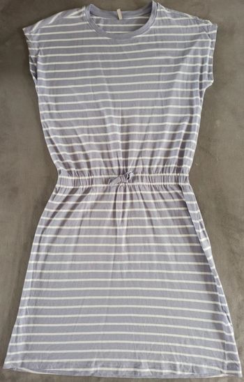 Robe de la marque Only, taille 14 ans, comme neuve, portée une seule fois