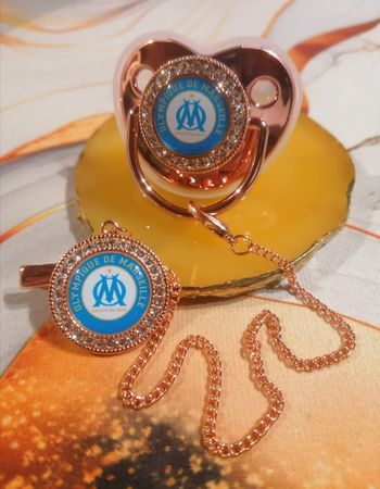Tétine olympique de Marseille rose bleu
