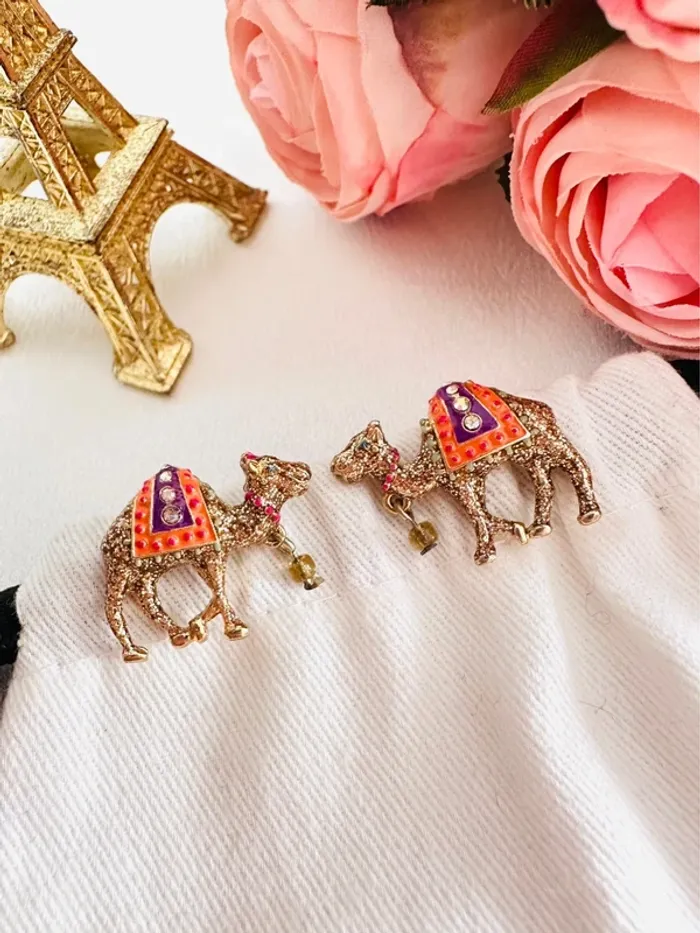 đ« Boucles dâoreilles Betsey Johnson â Chameaux scintillants & clochettes vintage rare en Europe - photo numĂ©ro 2