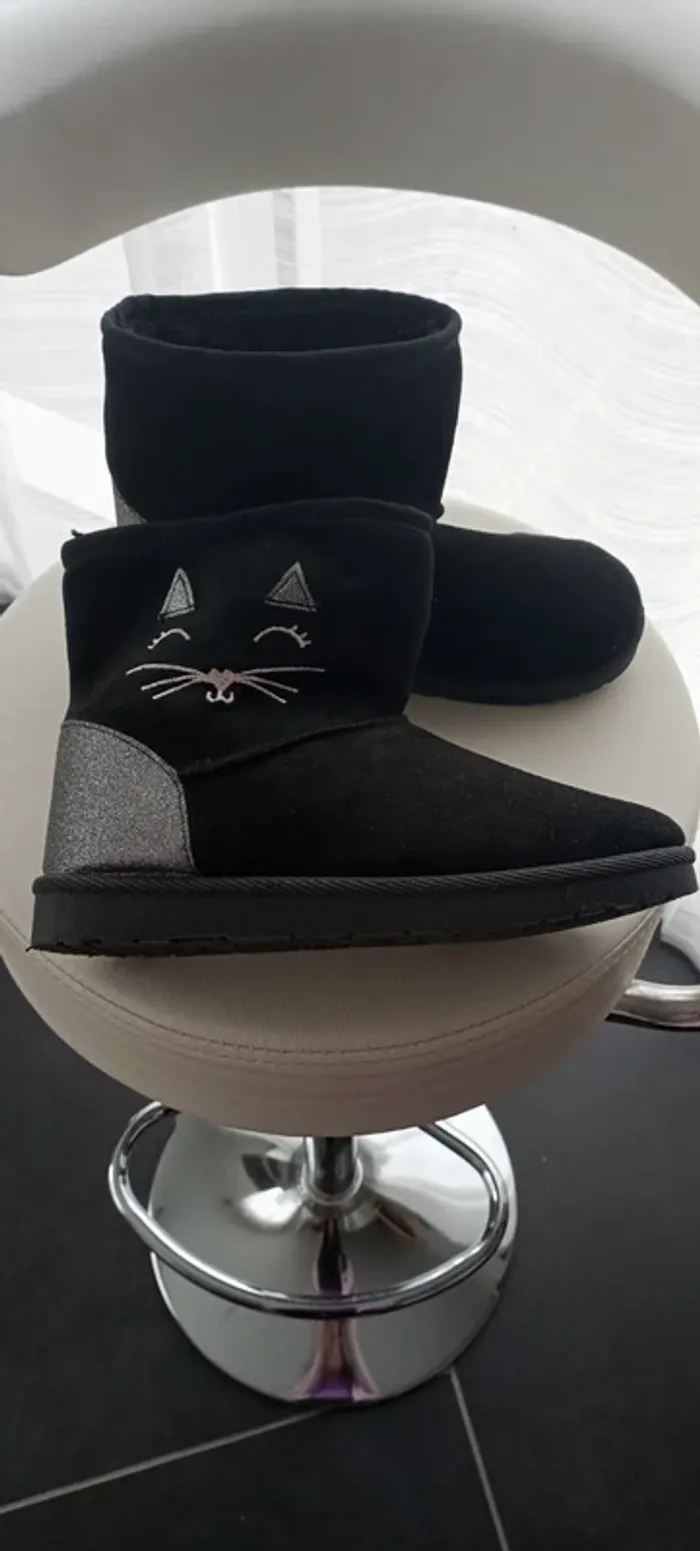 Moon Boots Chat Girl Tune - photo numéro 2