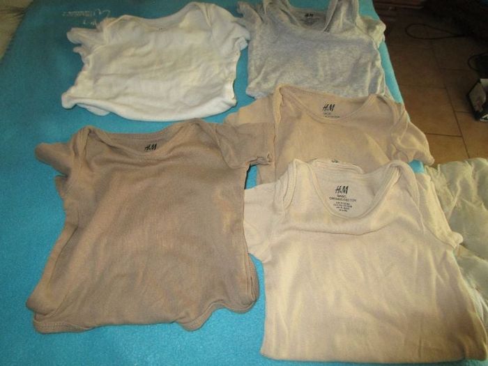 5 bodies H§M 6/9 mois