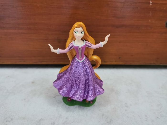 Figurine princesse raiponce /disney