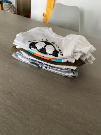 Lot tee shirt et débardeur