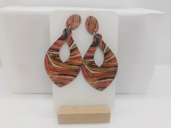 Paire de boucles d'oreille forme goutte motifs aztèques