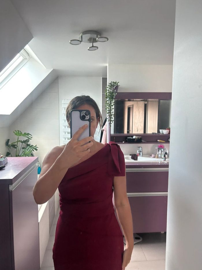 Robe Lipsy bordeaux avec une manche - photo numéro 4