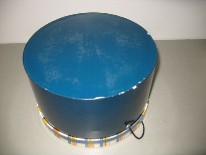 BOITE RONDE BLEUE EN CARTON - n°01 - photo numéro 2