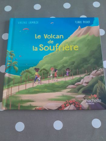 Livre le volcan de la soufrière 