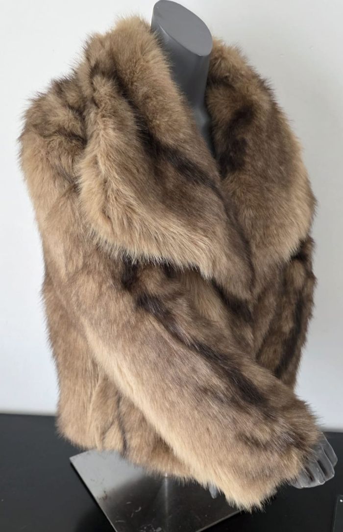 Manteau en fausse fourrure 🤎 - photo numéro 2