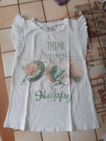 Tee-shirt blanc avec strass verts motif 3 chapeaux et manches volantées