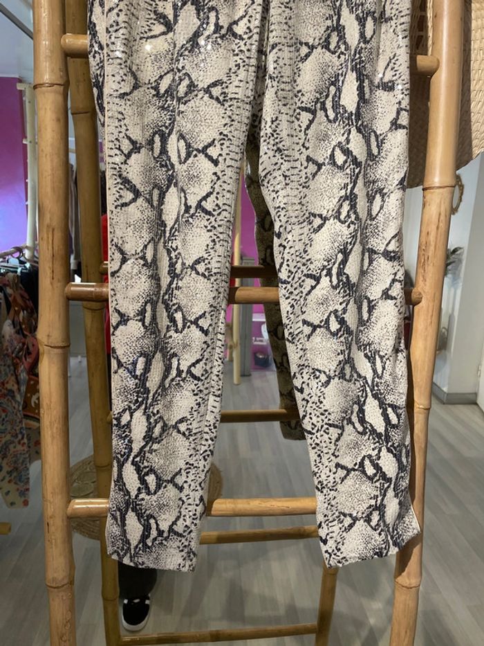 Pantalon imprimé python à sequins See U Soon taille 36 - photo numéro 3