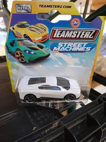 Petite voiture blanche