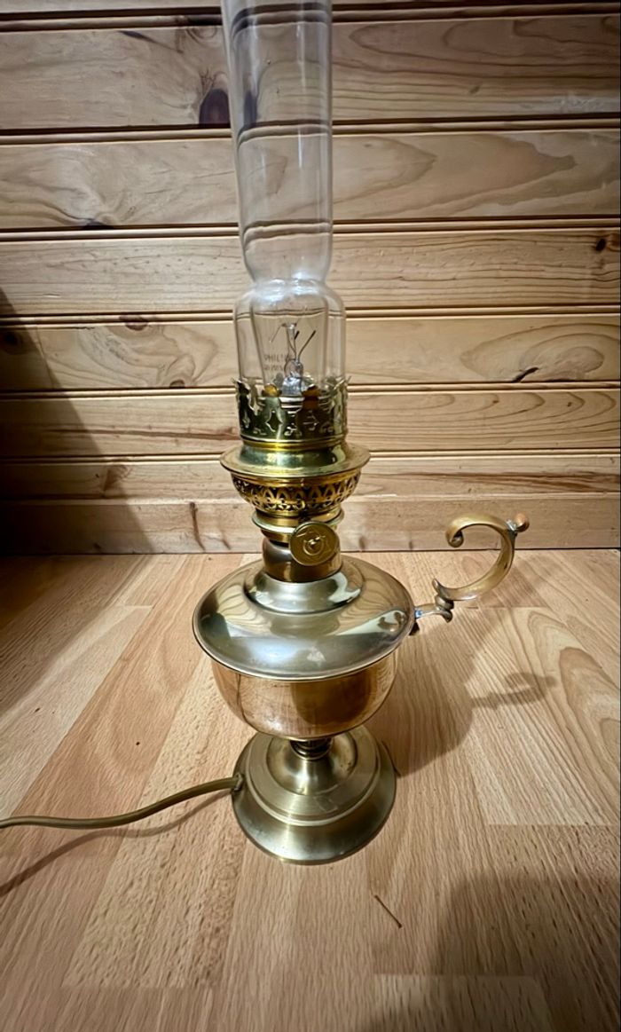 Vintage lampe à pétrole électrifiée - photo numéro 4