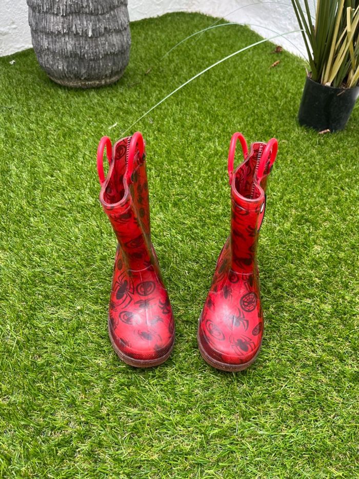 Très belle botte Spiderman taille 28 - photo numéro 2