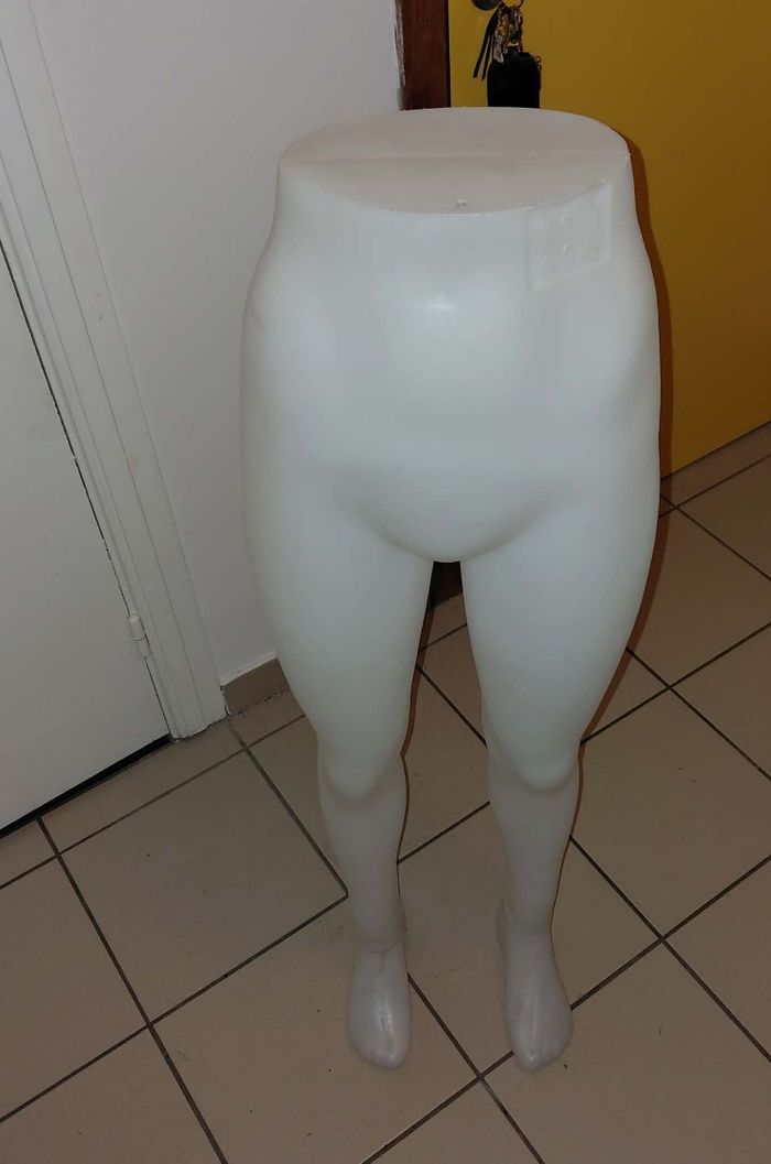 Mannequin jambes femme de vitrine - photo numéro 1