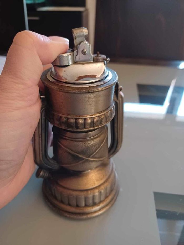 Briquet de table forme lanterne