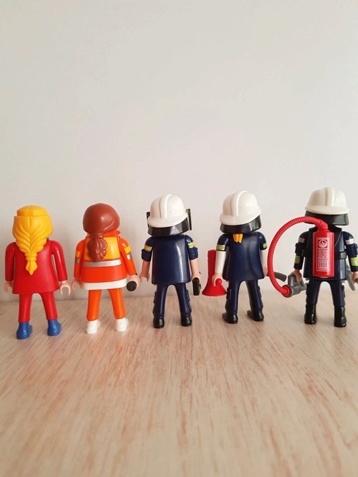 Pompiers, voiture d'intervention et secouriste Playmobil city action - photo numéro 13