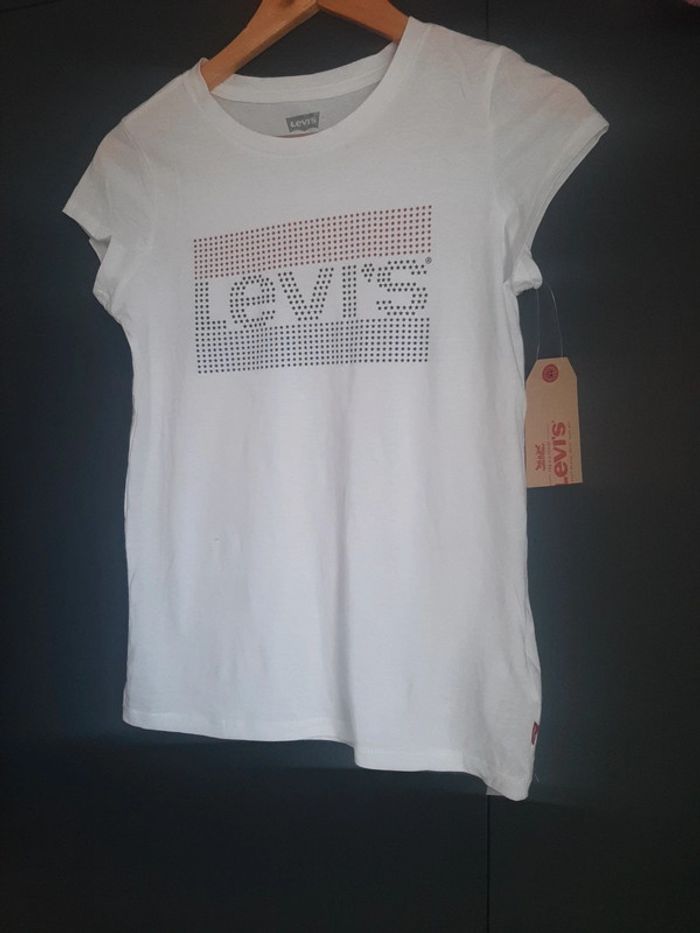 T shirt levi's bien lire le descriptif 👉