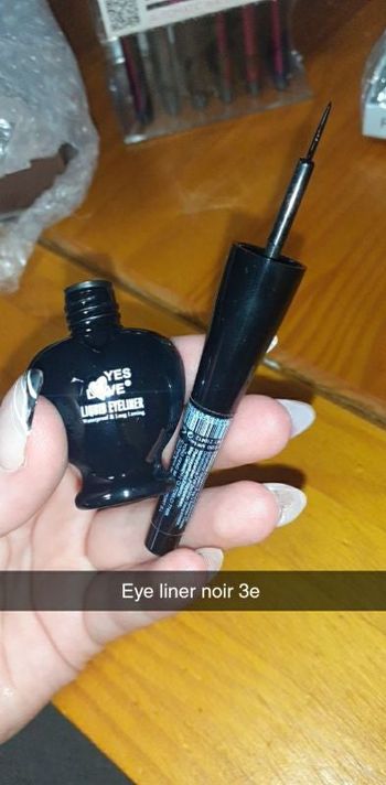 Eye liner noir