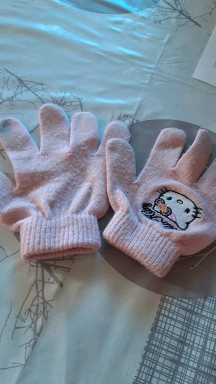 Gants hello kitty environ 2 ans