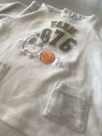 Très joli, haut légèrement me tenait en très bon état, marque tex baby, taille neuf mois