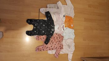 Lot de 8 pyjamas hiver 1 mois