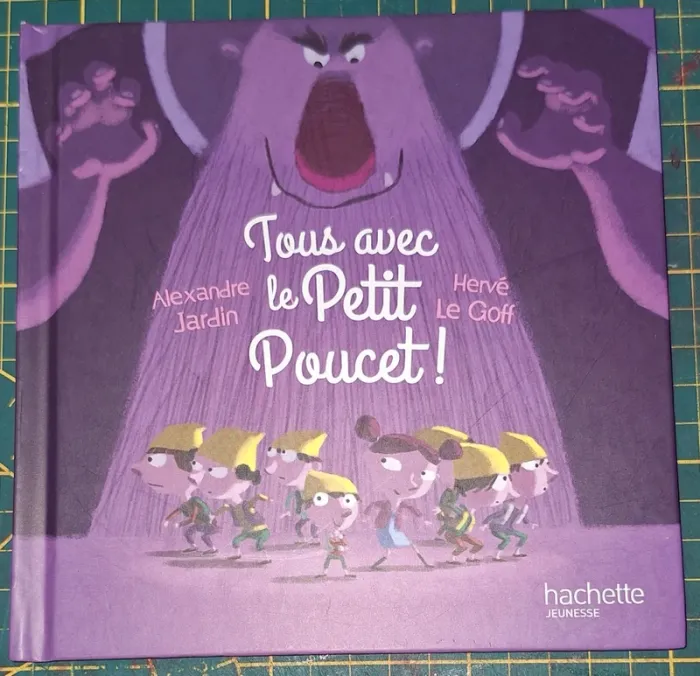 Livre Mac Do " tous avec le petit poucet" en très bon état