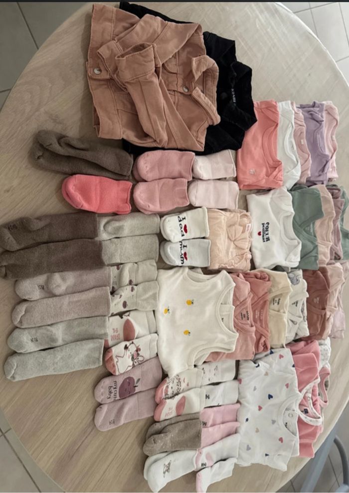 lots vêtement bébé fille taille 6 mois un peu de 9 mois et un peu de 12 mois