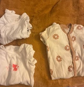 Vêtements naissance et 1 mois