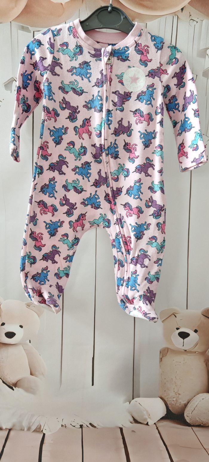 🦄 Pyjama bébé licornes Converse - Taille 3-6 mois - photo numéro 2