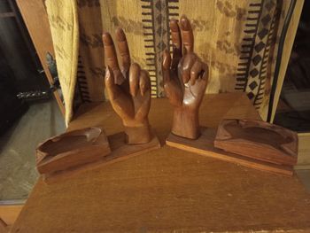 Lot de deux cendrier sculpté en bois massif 