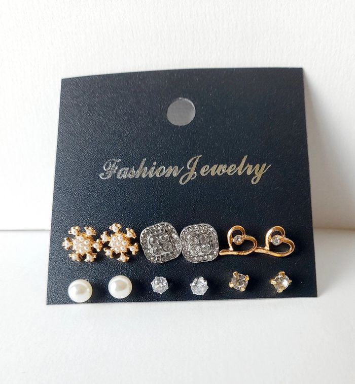 Lot boucles d oreilles fantaisie strass