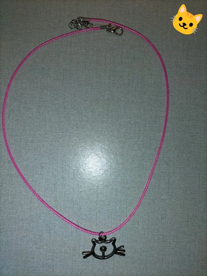 Collier rose tête de chat