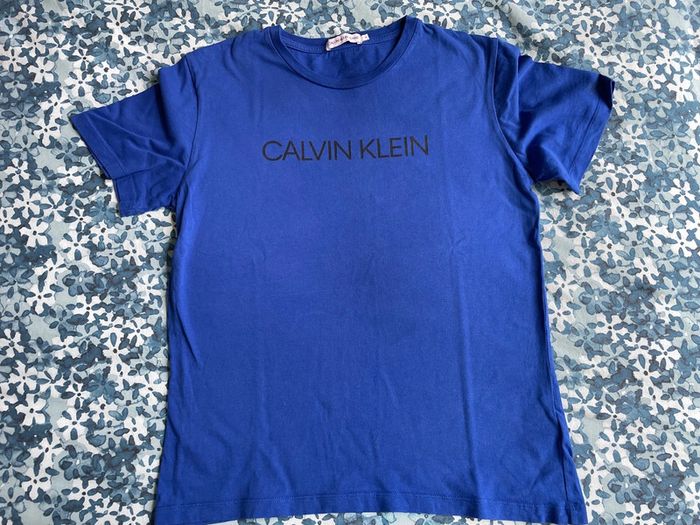 TEE shirt Calvin Klein 16 ans - photo numéro 3