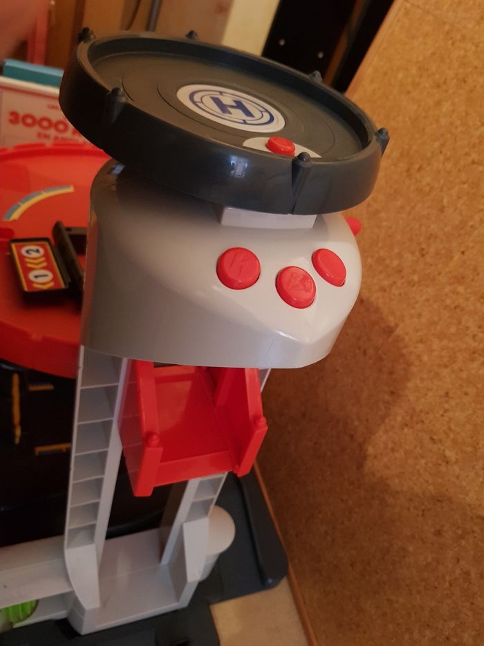 Garage et circuit de courses - photo numéro 4