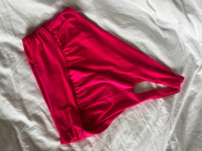 Haut asymétrique rose court - photo numéro 4
