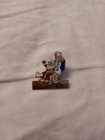 Pin's ambulances Eric