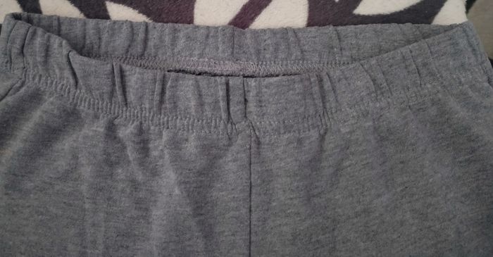 Jooging gris "Décathlon" 10/11 ans + un tee shirt offert - photo numéro 3