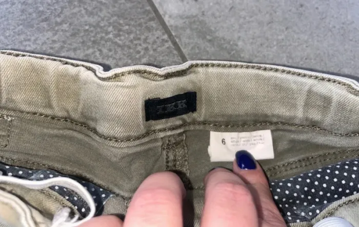 Short Ikks kaki 6 ans tbe  Broderie fleur  Se resserre à l’intérieur - photo numéro 3