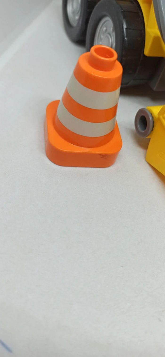 Véhicule pelleteuse avec plot lego duplo - photo numéro 3