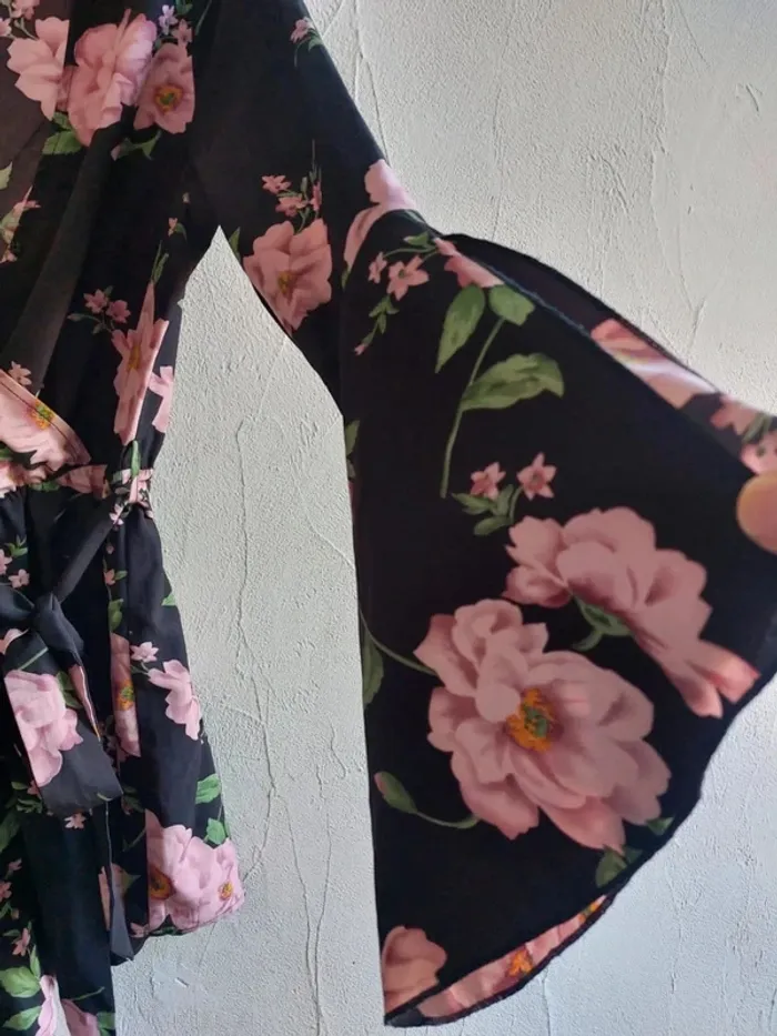 Combinaison à fleurs Taille S - photo numéro 5