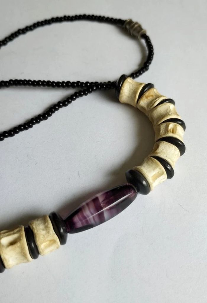 Collier perles noires et vertèbres de requin - photo numéro 3