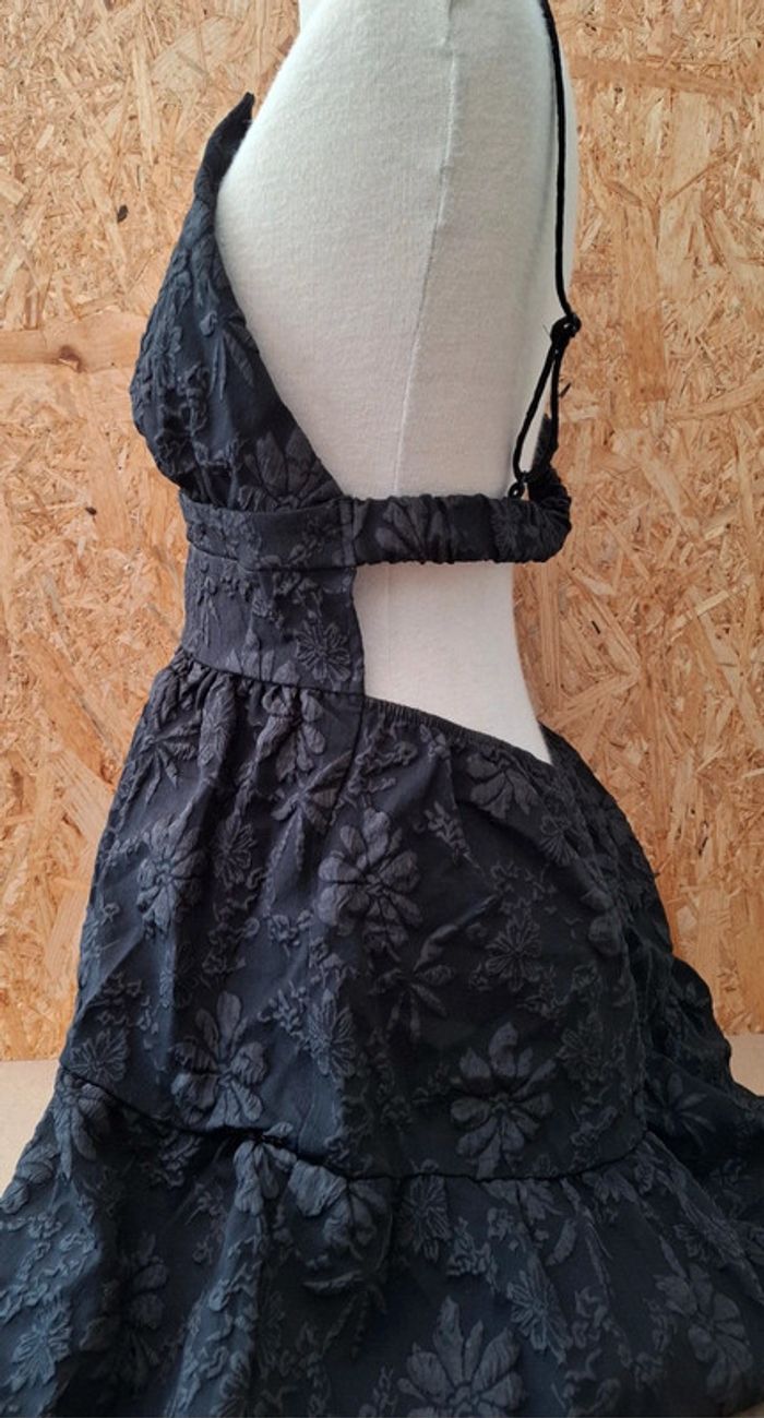 Robe décolleté V avec dos ouvert - photo numéro 4
