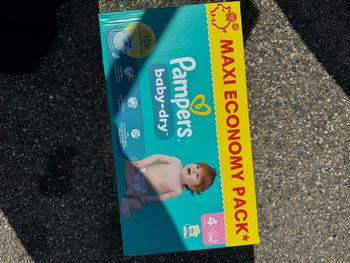 Couches Pampers taille 4