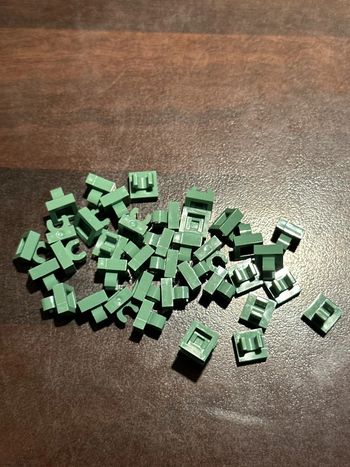 20 Lego, Tile, Modified 1 x 1 with Open O Clip, ref 15712 Sand Green