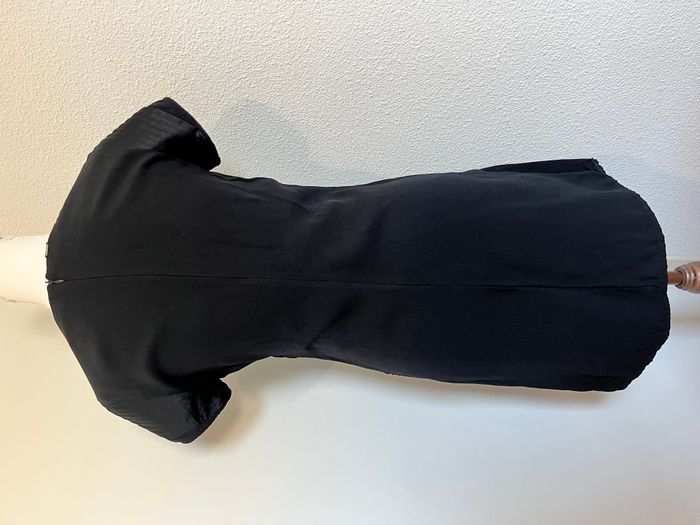 🖤 Robe noire satinée – IKKS – Élégance intemporelle & féminine – Taille 36 (S) 🖤 - photo numéro 3