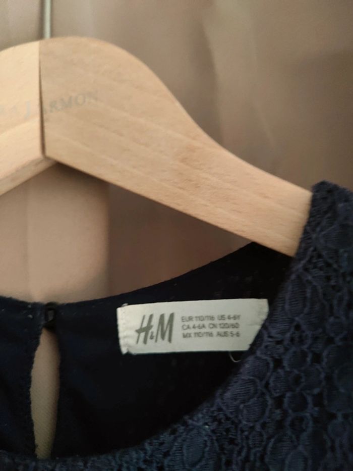 💐 robe dentelle fille en 4/ 6 ans h& M 💐 - photo numéro 3