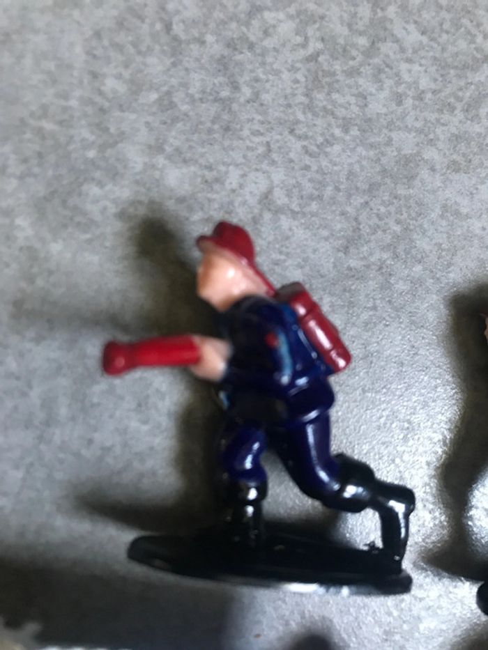 vintage 4 petites figurines plastique de pompiers américains - photo numéro 5