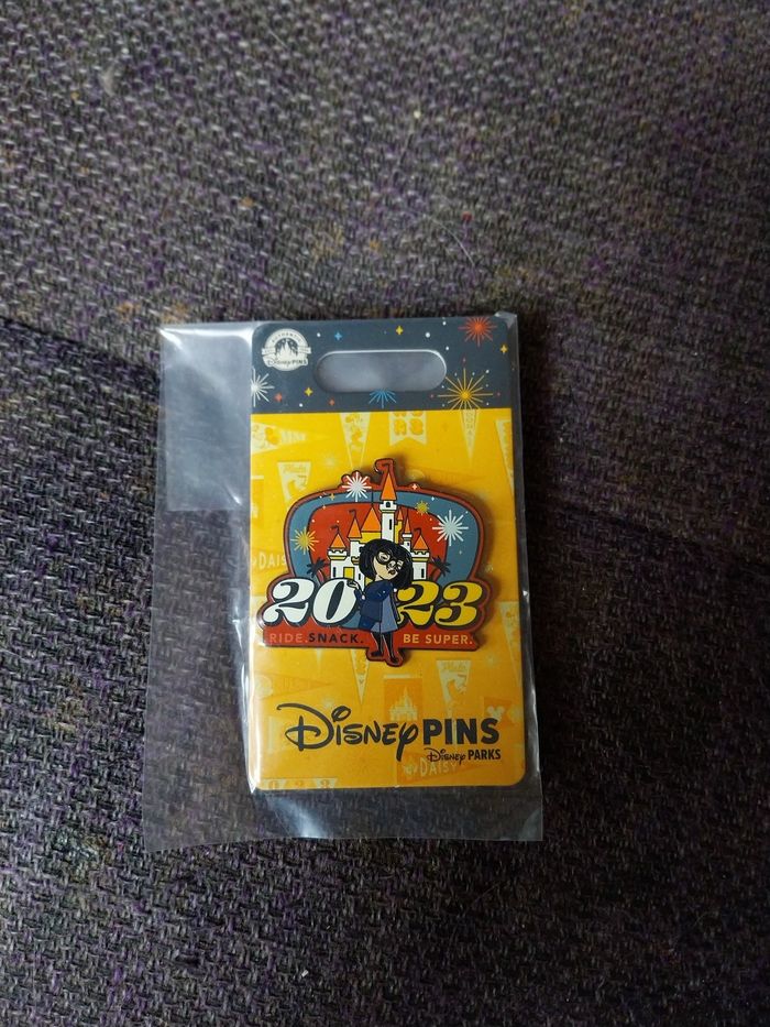 Pins Disney shopdisney 2023